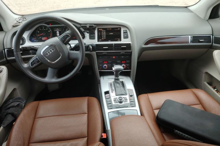 Used Audi A6L 2011 2.0 TFSI Automatic Standard Edition Center Console