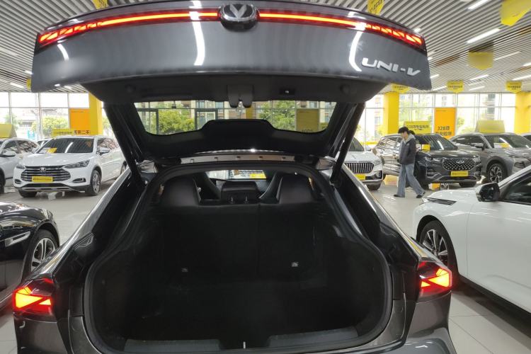 Used CHANGAN UNI-V 2023 1.5T Prestige Model
