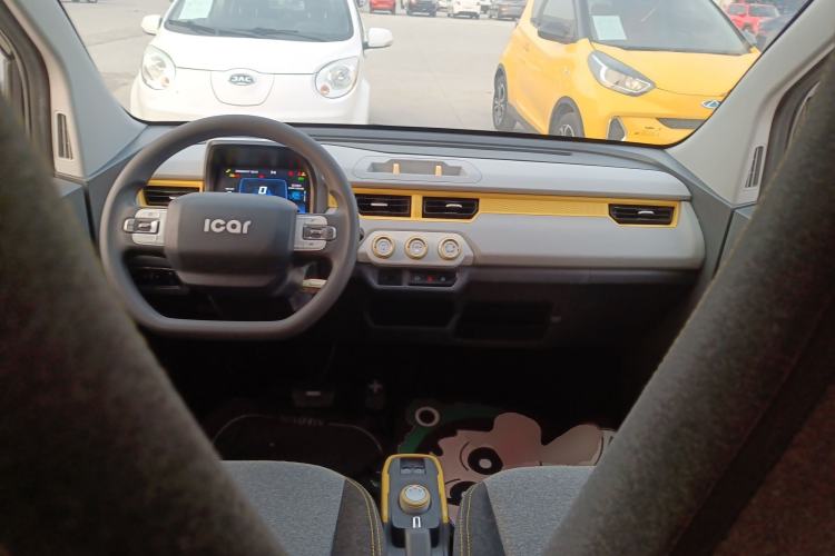 Used Chery QQ Ice Cream 2022 120km Conical Shape Lithium Iron Phosphate Center Console