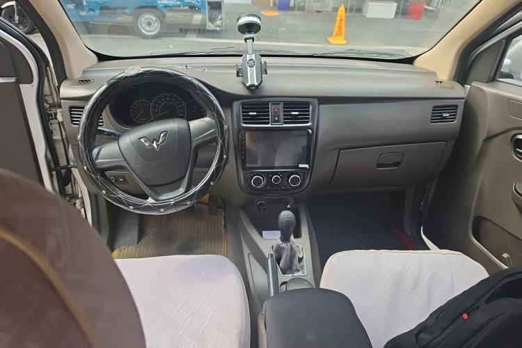 Used Wuling Rongguang V 2016 1.5L Standard Version
