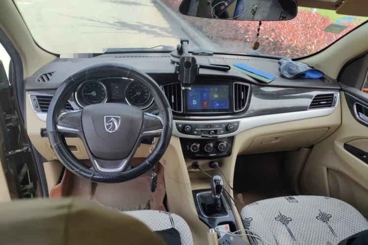 Used Baojun 730 2016 1.5L Manual Comfort Version 7 Seats China V Emission Standard Center Console