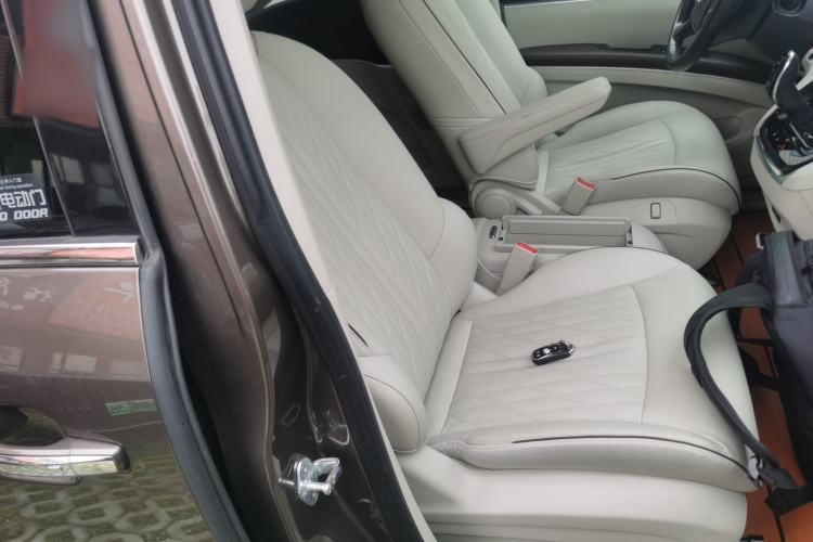 Used Buick GL8 2023 Land Executive Class 652T Luxury Model Right Front Seat