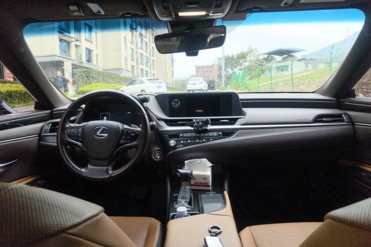 Used Lexus ES 2020 200 Excellence Edition
