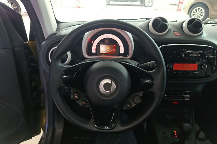 Used smart fortwo 2018 1.0L 52kW Hardtop Dynamic Version China V Steering Wheel