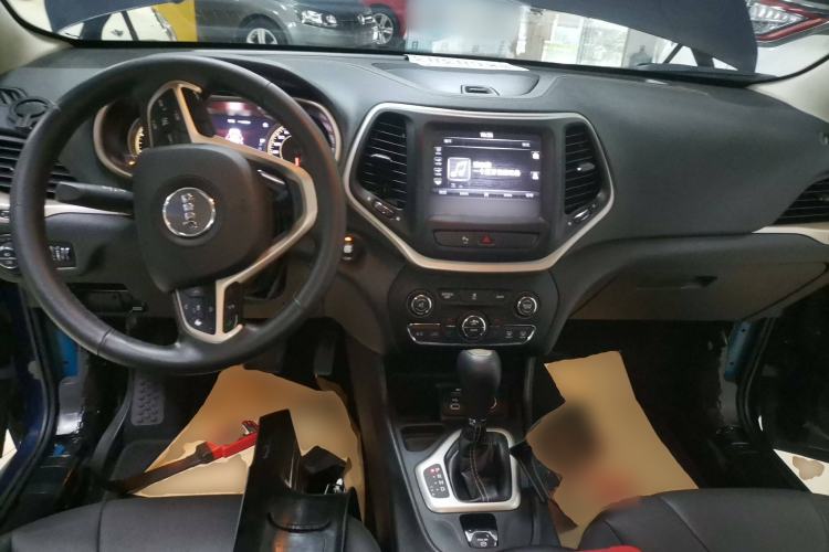 Used Jeep Cherokee 2016 2.0L Superior Edition