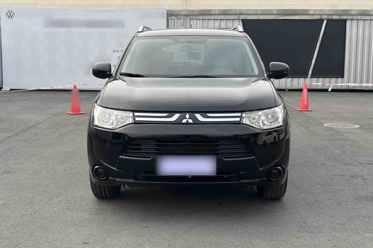 Used Mitsubishi Outlander (Import) 2013 2.0L Two-Wheel Drive Sport Navigation Version 5 Seats