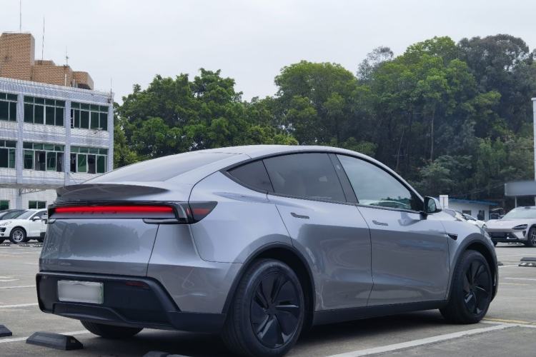 Used Tesla Model Y 2025 Rear-Wheel-Drive Version
