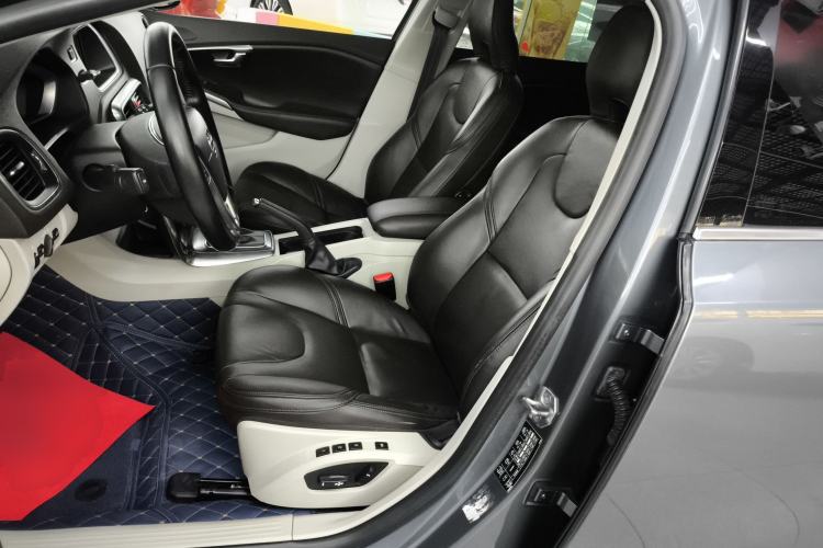 Used Volvo V40 2015 1.6T Zhiya Edition