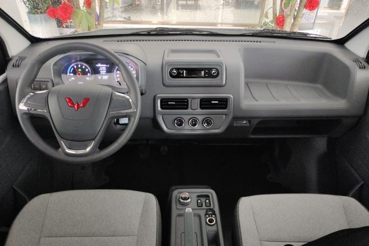 Used Wuling Yangguang 2025 Model 400km Bus Edition—Comfort Edition