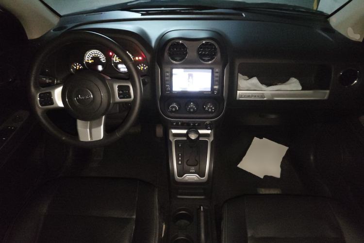 Used Jeep Compass 2014 2.0L two-wheel drive luxury version
