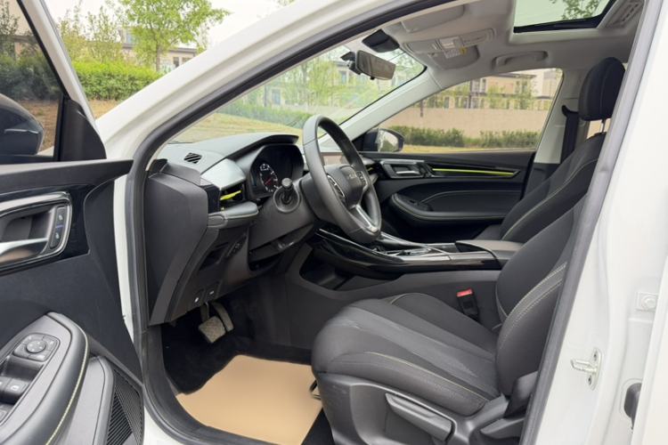 Used Roewe i5 2021 1.5L CVT Platinum Edition Interior 2