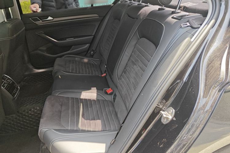 Used Volkswagen Magotan 2021 330TSI DSG 30th Anniversary Edition Left Rear Seat