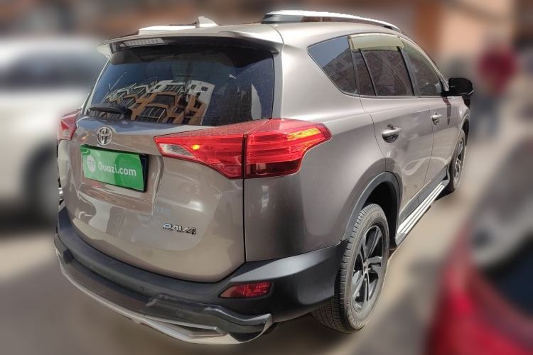 Used Toyota RAV4 2015 2.0L CVT Two-Wheel Drive Fashion Edition Rear Right 45 Deg