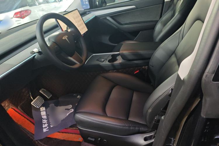 Used Tesla Model Y 2024 Long-Range All-Wheel-Drive Version Left Front Seat