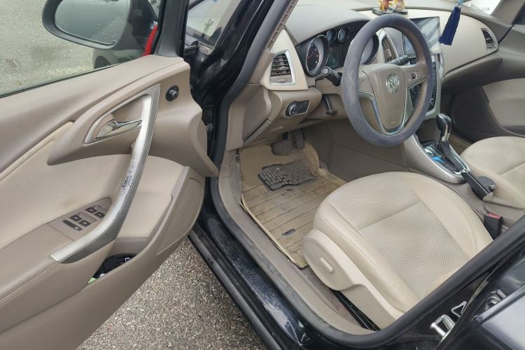 Used Buick GT 2013 GT 1.6L Automatic Fashion Edition Driver Seat