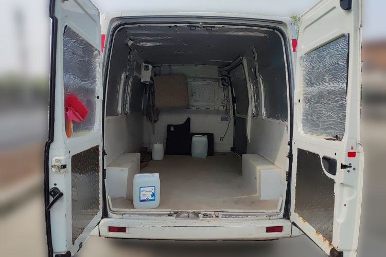 Used SAIC MAXUS Xintu V80 2021 2.0T Manual Classic City Delivery King Long Wheelbase Mid-Roof 3 Seats