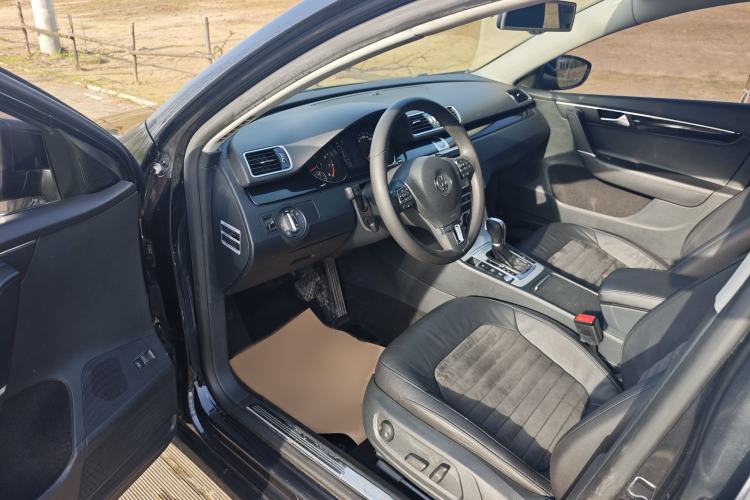 Used Volkswagen Magotan 2016 1.8TSI Luxury Comfort Model Interior 6