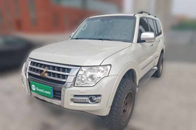 Used Mitsubishi Pajero 2016 3.0L Automatic Prestige Version China V Standard Guazi used car, China used car export, Used car for sale, Used cars, Cheapest cars for sale