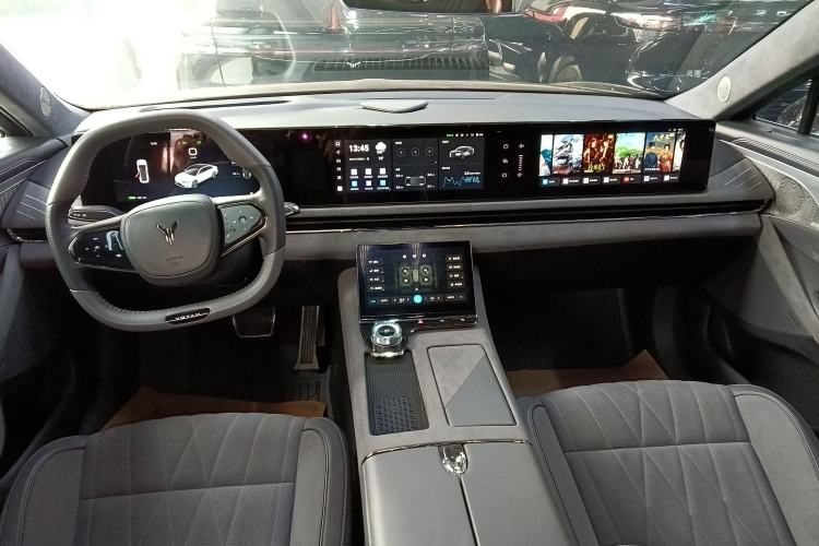 Used VOYAH PASSION 2023 Four-Wheel Drive Long-Range Version Center Console