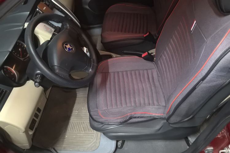 Used Venucia R50 2014 1.6L Automatic Splendid Edition
