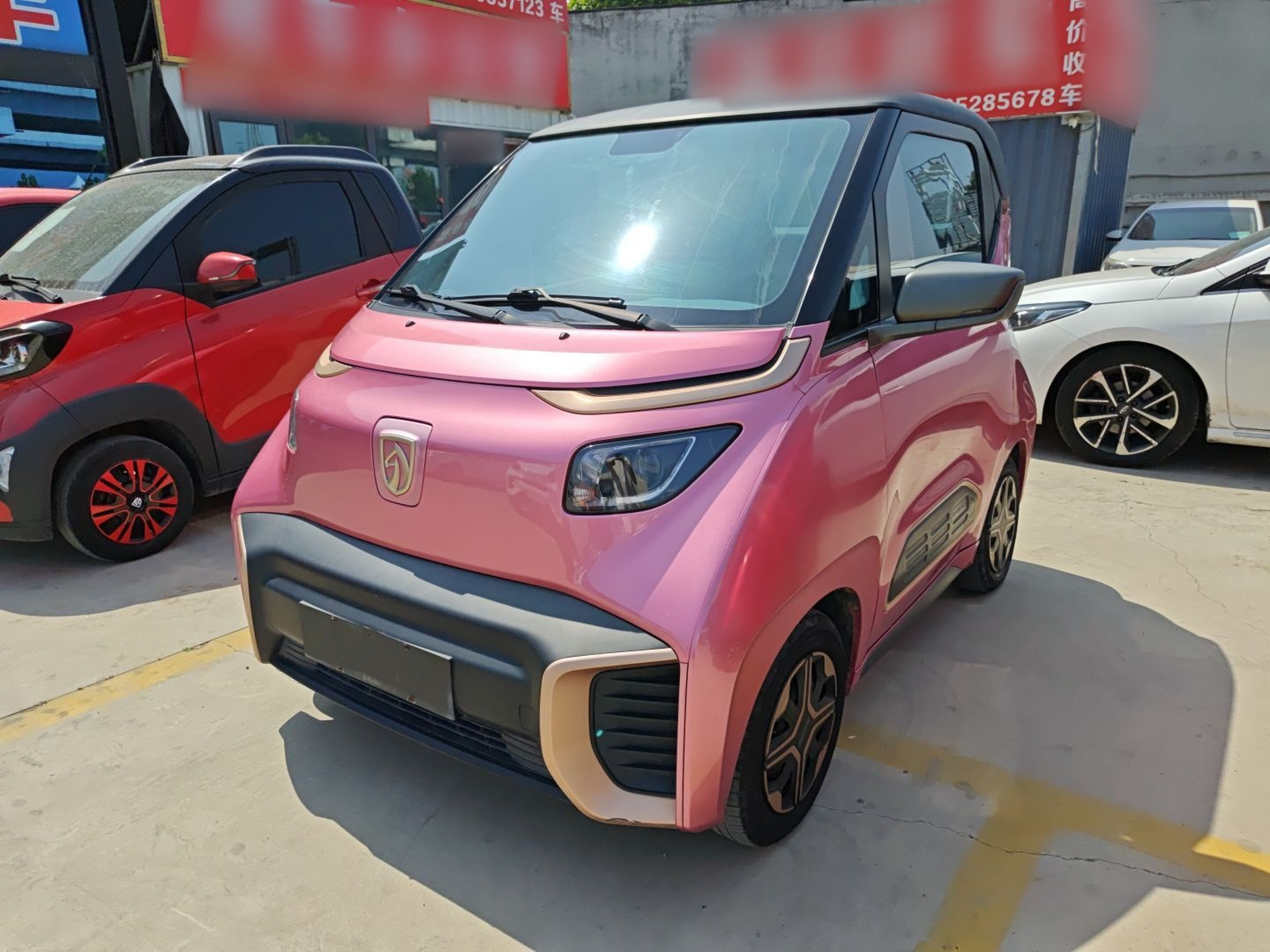 تحت مقدمة السيارة