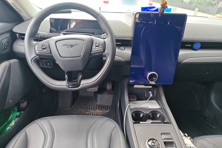 Used Ford Mustang Mach-E 2021 AION Y Plus Rear-Drive Luxury Edition (Long Range) Center Console