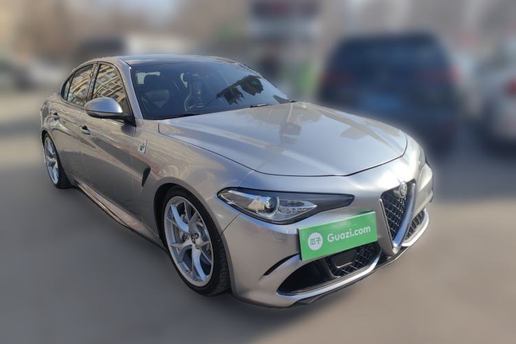 Used Alfa Romeo Giulia 2017 2.0T 280HP Luxury Edition Front Right 45 Deg