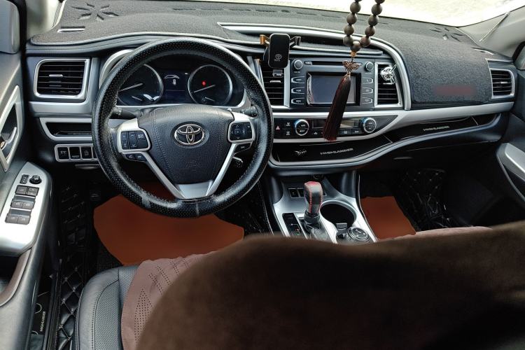 Used Toyota Highlander 2017 2.0T Four-Wheel Drive Luxury Edition 7 Seats Center Console