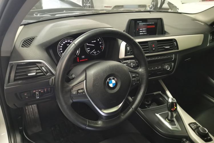 Used BMW 1 Series 2018 118i Leading Model Center Console