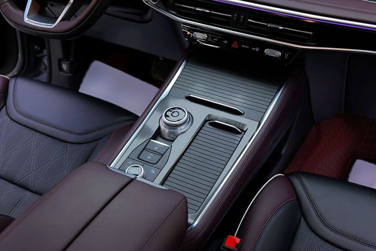 Used Ford Explorer 2023 EcoBoost 285 Four-Wheel Drive Titanium Edition 6 Seats