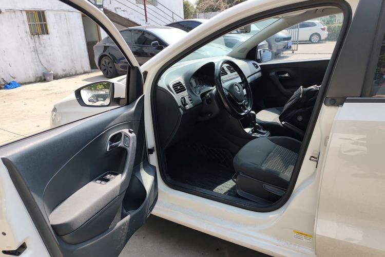 Used Volkswagen Polo 2016 1.6L Automatic Comfort Model