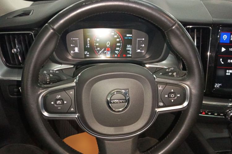 Used Volvo XC60 2019 T5 4x4 Smart Edition China VI Standard Steering Wheel