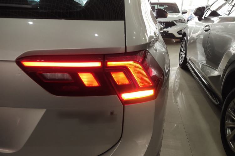 Used Volkswagen Tiguan L 2018 Facelift 330TSI Automatic Two-Wheel Drive Luxury Edition Exterior 3