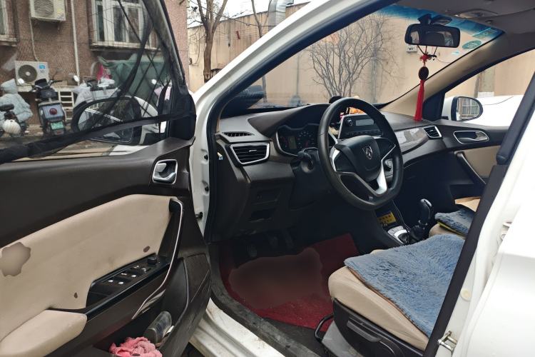 Used Baojun 310W 2017 1.5L Manual Comfort Version China VI Emission Standard
