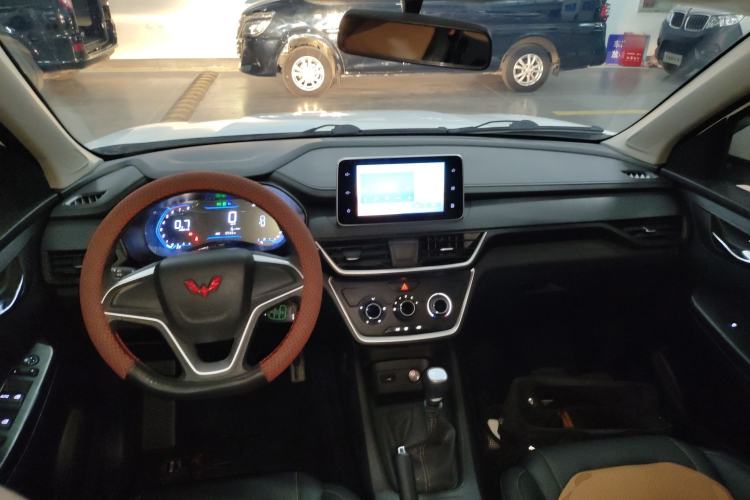 Used Wuling Hongguang S3 2019 1.5L Manual Comfort Model China VI Standard Center Console