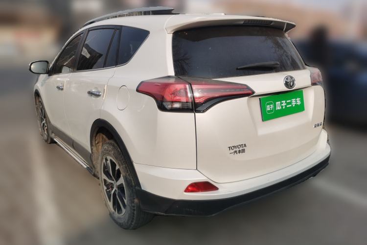 Used Toyota RAV4 2019 2.0L CVT Two-Wheel Drive Luxury Version China VI Standard