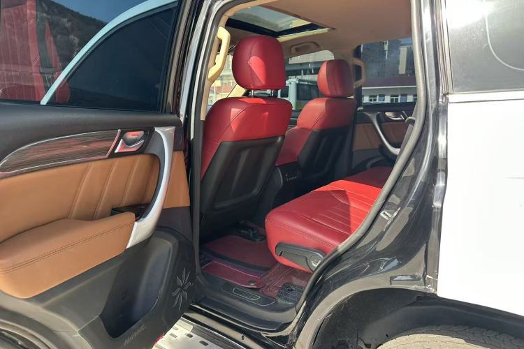 Used Haval H9 2015 2.0T Four-Wheel Drive Luxury 7-Seater Interior 3