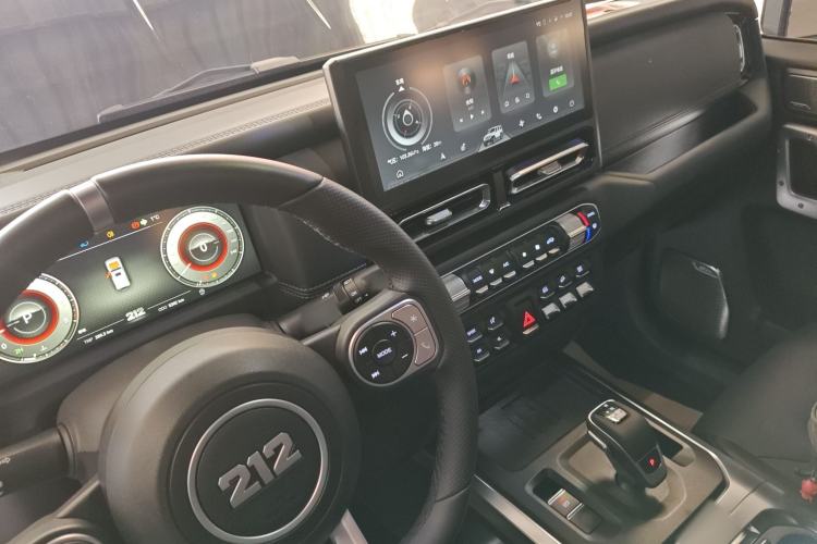 Used 212 T01 2024 2.0T Mechanic
