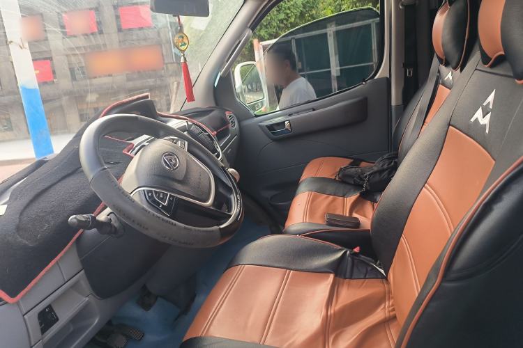 Used SAIC MAXUS Xintu V80 2020 2.5T Manual Classic City Delivery King Short Wheelbase Mid-Roof Design 2/3 Seats