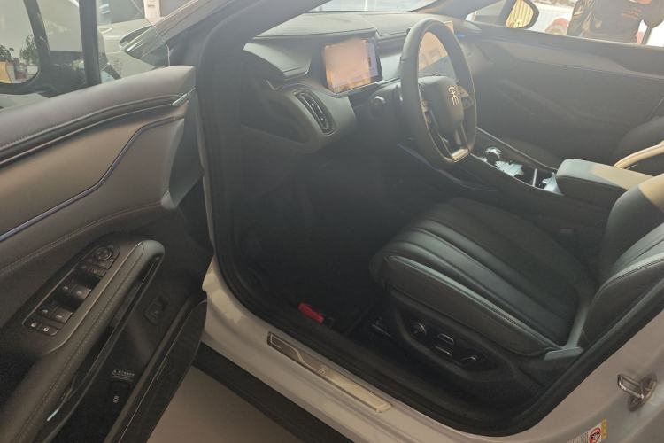 Used BYD Song L EV 2025 Intelligent Driving Version 662 km LiDAR Excellence Edition
