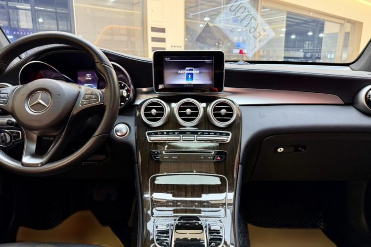 Used Mercedes-Benz GLC 2018 Facelift GLC 260 4MATIC Luxury Edition