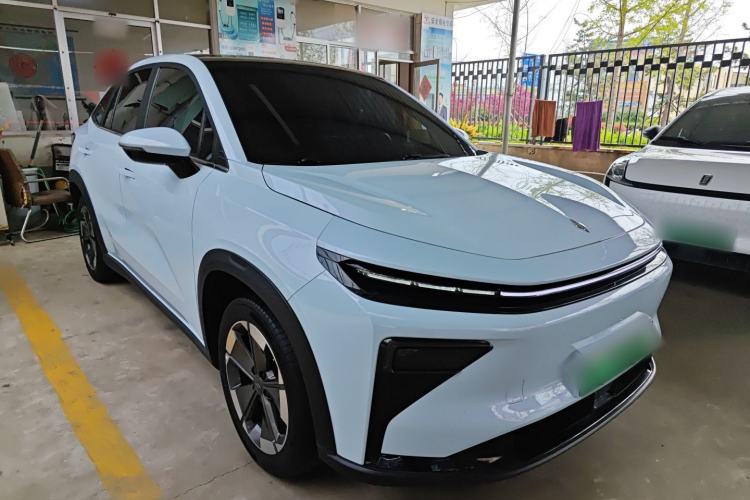 Used Livan 7 2023 450 km – Chasing Clouds Front Right 45 Deg