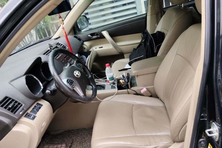 Used Toyota Highlander 2012 2.7L Two-Wheel Drive 7-Seater Luxury Edition Left Front Seat