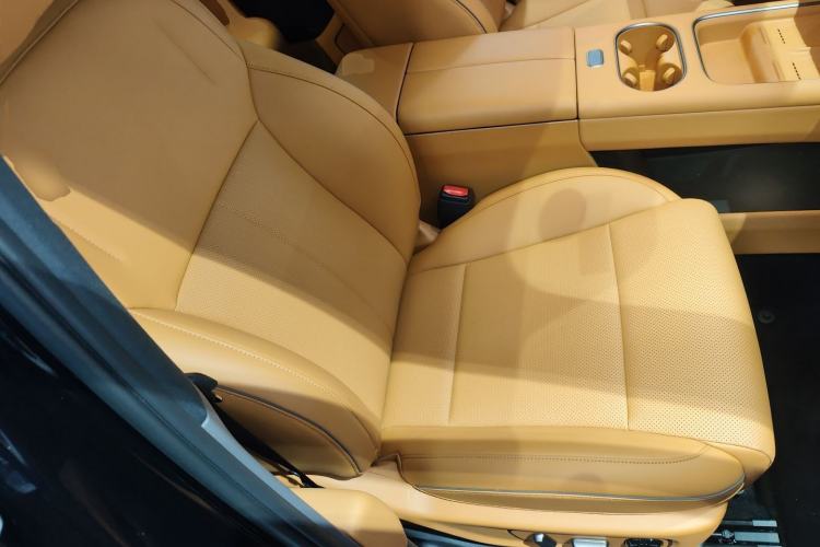 Used Li Auto i6 2025 Model Two-Wheel-Drive Standard Type
