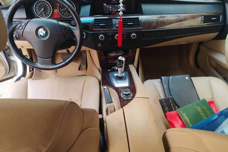 Used BMW 5 Series 2010 520Li Luxury Model Center Console