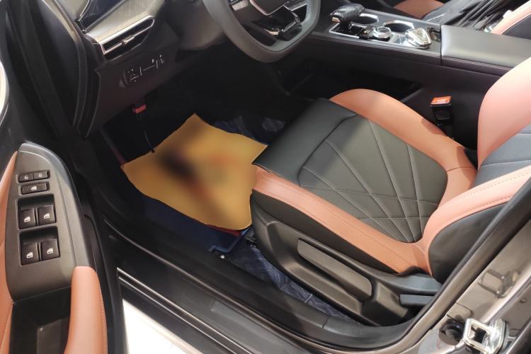 Used CHANGAN Eado 2024 PLUS Blue Whale NE 1.4T GDI DCT High-Energy Edition Driver Seat