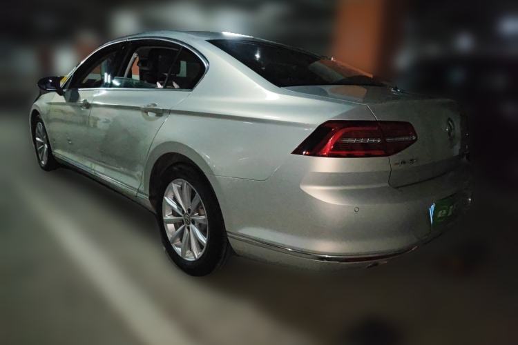 Used Volkswagen Magotan 2018 330TSI DSG Advanced Model Rear Left 45 Deg