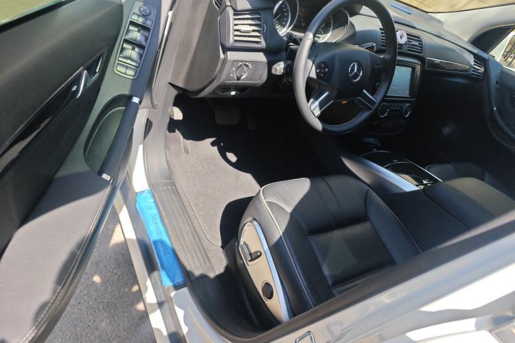 Used Mercedes-Benz R-Class 2017 R 320 4MATIC Business Edition Prestige Model
