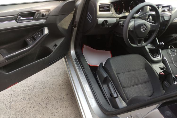 Used Volkswagen Sagitar 2015 1.6L Manual Fashion Edition
