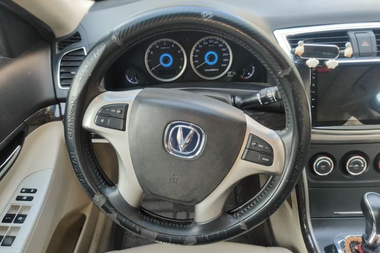 Used CHANGAN Raeton 2013 2.0L Automatic Luxury Version China IV Standard
